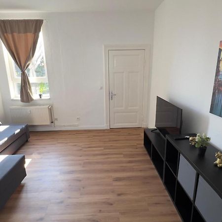 Modernes Apartment Mit 2 Schlafzimmern Und Privatparkplatz Nahe Innenstadt Neumünster Exterior foto