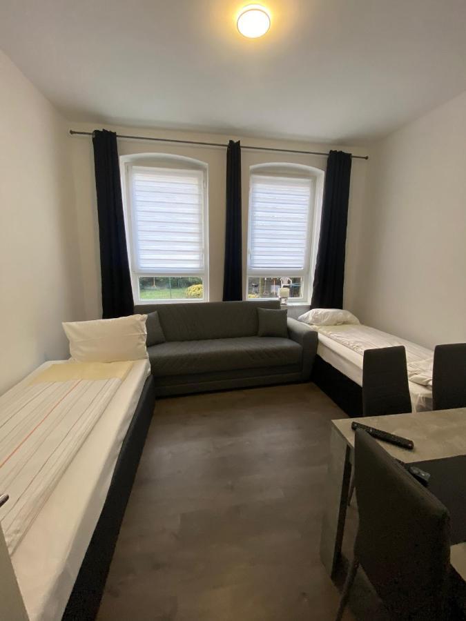 Modernes Apartment Mit 2 Schlafzimmern Und Privatparkplatz Nahe Innenstadt Neumünster Exterior foto
