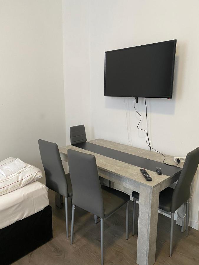 Modernes Apartment Mit 2 Schlafzimmern Und Privatparkplatz Nahe Innenstadt Neumünster Exterior foto