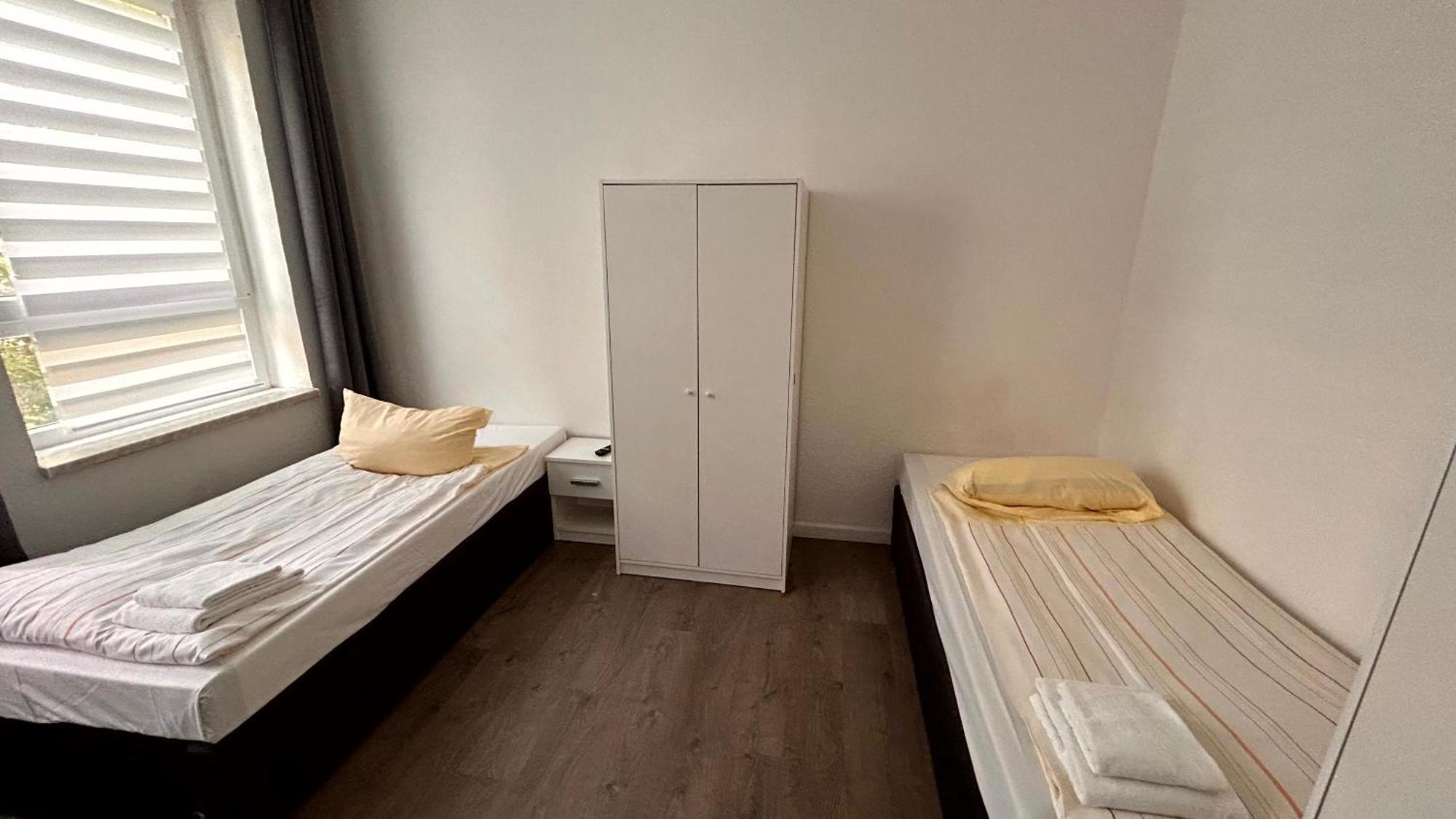 Modernes Apartment Mit 2 Schlafzimmern Und Privatparkplatz Nahe Innenstadt Neumünster Exterior foto