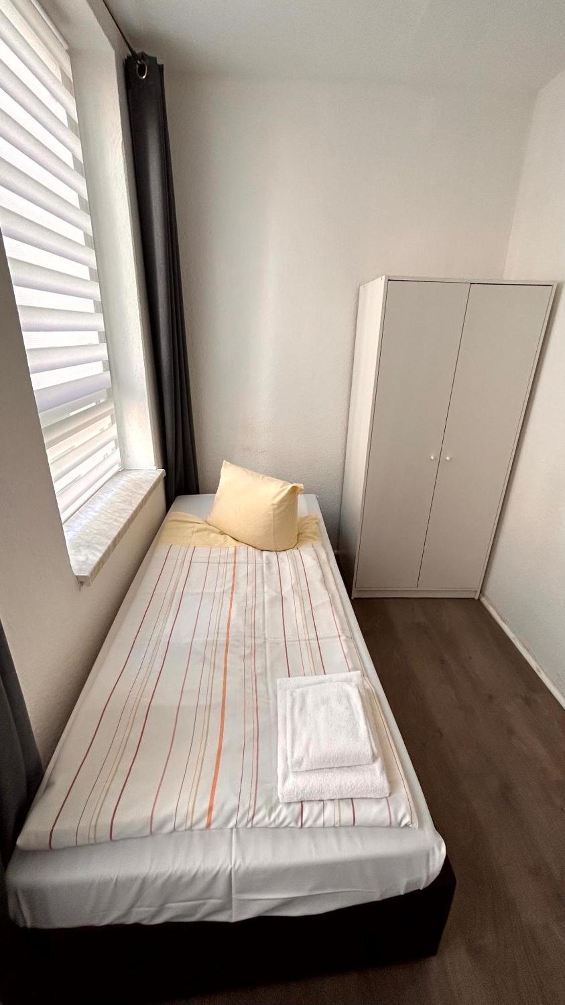 Modernes Apartment Mit 2 Schlafzimmern Und Privatparkplatz Nahe Innenstadt Neumünster Exterior foto