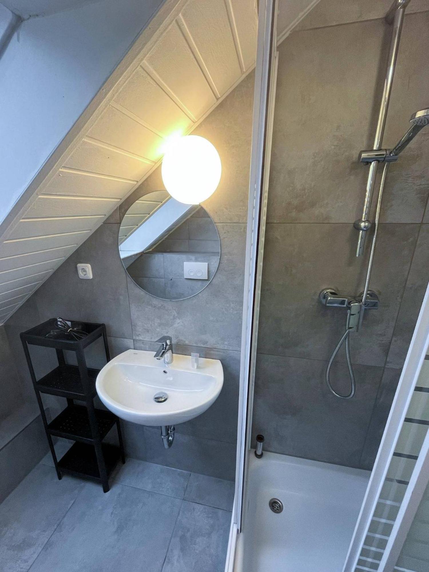 Modernes Apartment Mit 2 Schlafzimmern Und Privatparkplatz Nahe Innenstadt Neumünster Exterior foto