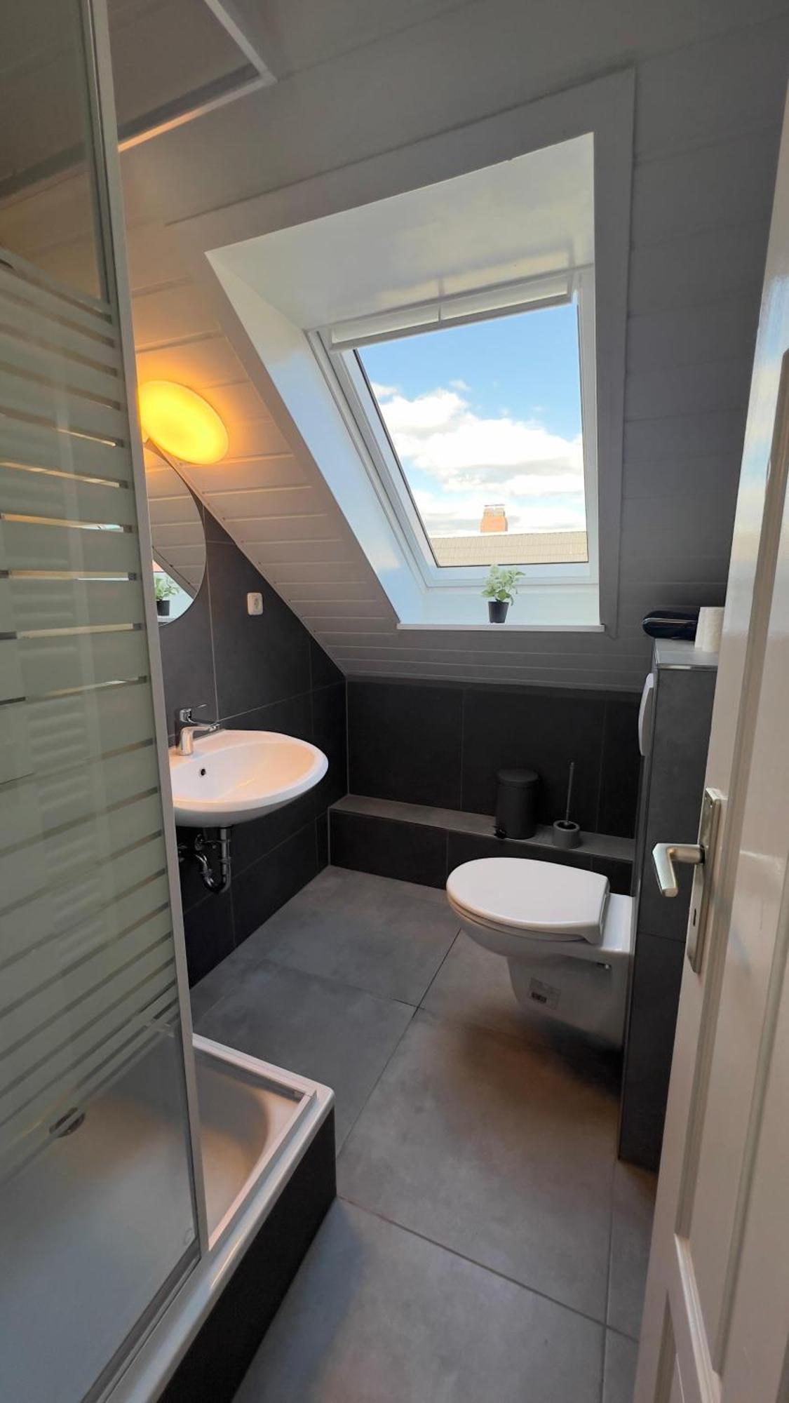 Modernes Apartment Mit 2 Schlafzimmern Und Privatparkplatz Nahe Innenstadt Neumünster Exterior foto