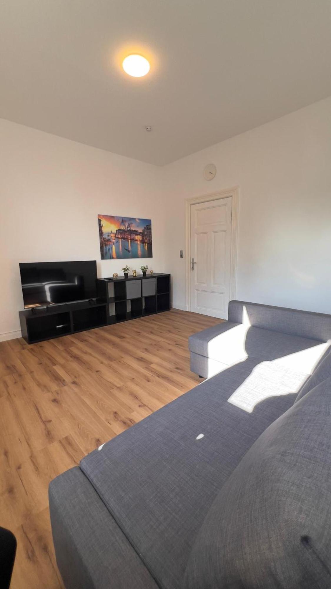 Modernes Apartment Mit 2 Schlafzimmern Und Privatparkplatz Nahe Innenstadt Neumünster Exterior foto