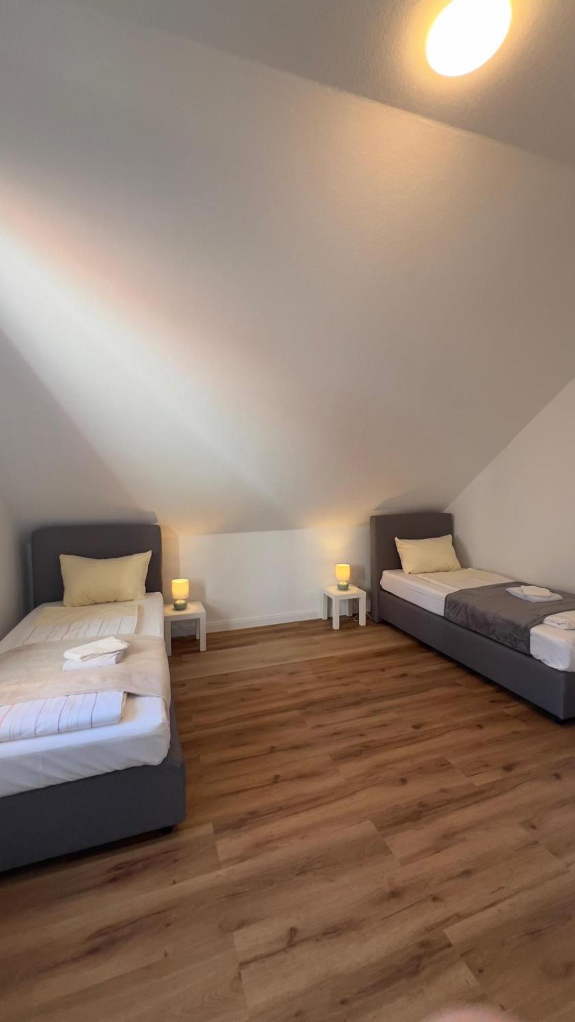 Modernes Apartment Mit 2 Schlafzimmern Und Privatparkplatz Nahe Innenstadt Neumünster Exterior foto