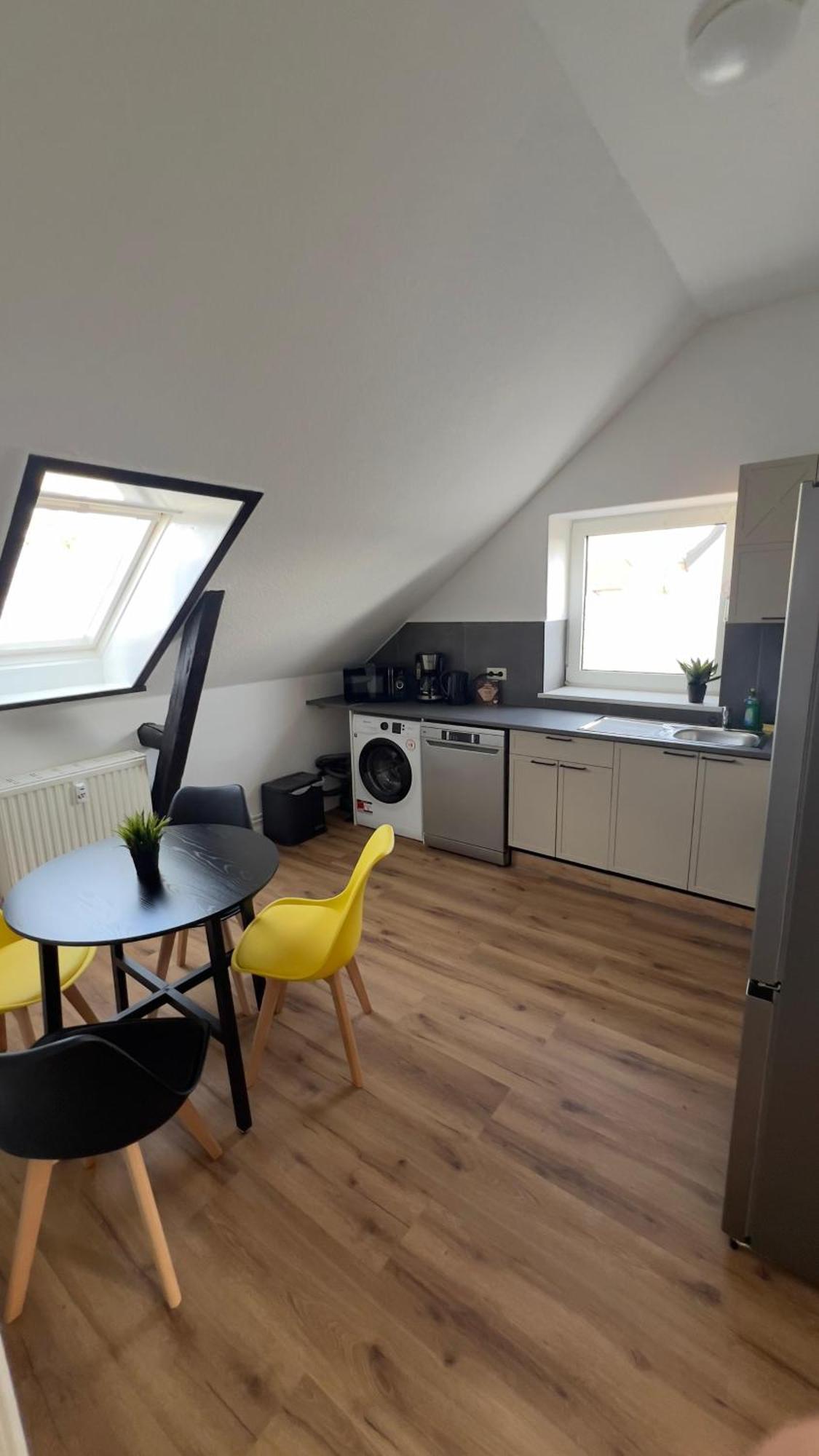 Modernes Apartment Mit 2 Schlafzimmern Und Privatparkplatz Nahe Innenstadt Neumünster Exterior foto
